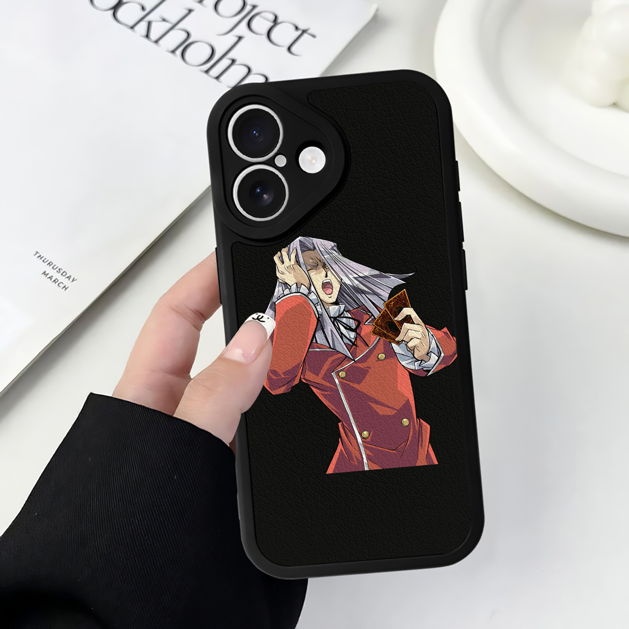 （画像用） 遊☆戯☆王 Yu-Gi-Oh! 【iPhone 16シリーズ対応】シリコンスマホケース（レザー調） 材質：シリコン